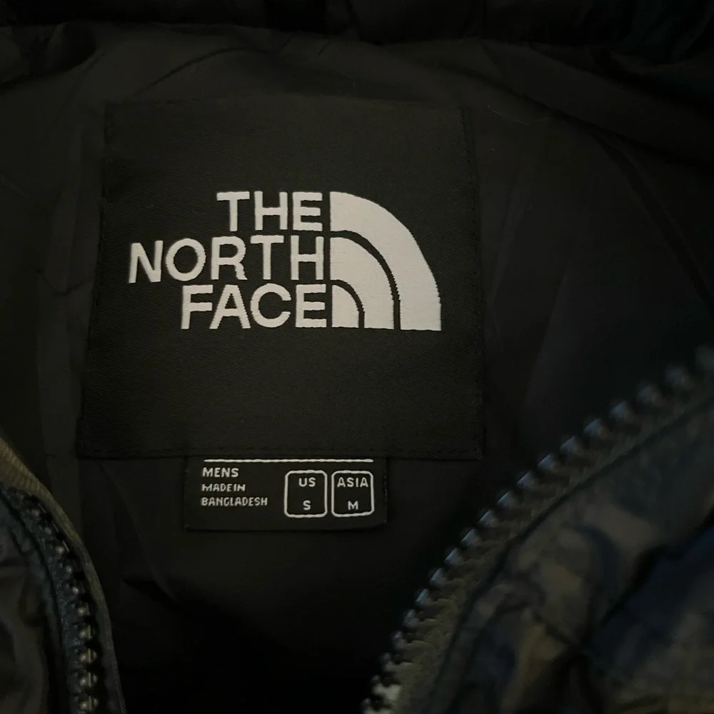 The North Face 700 Puffer Jacket - Picture 3 of 6